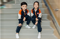运动服定制就找安伊宝宝品牌服装定制厂家，多重惊喜等着你！
